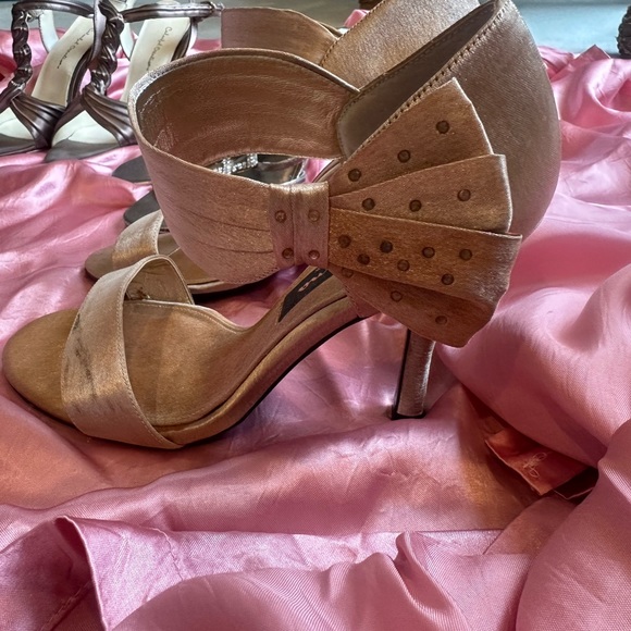 Dressy shoes -3 pairs size 7. Gold Bronze Silver - Picture 3 of 13